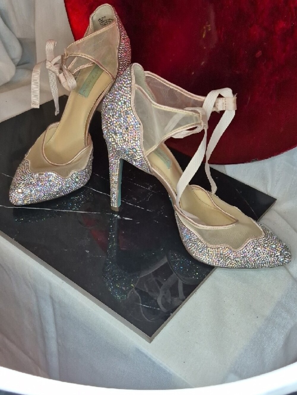 WS43- Betsey Johnson Sparkling Cream Crystal Pointed-Toe Heels - sz 10 - Picture 4 of 12
